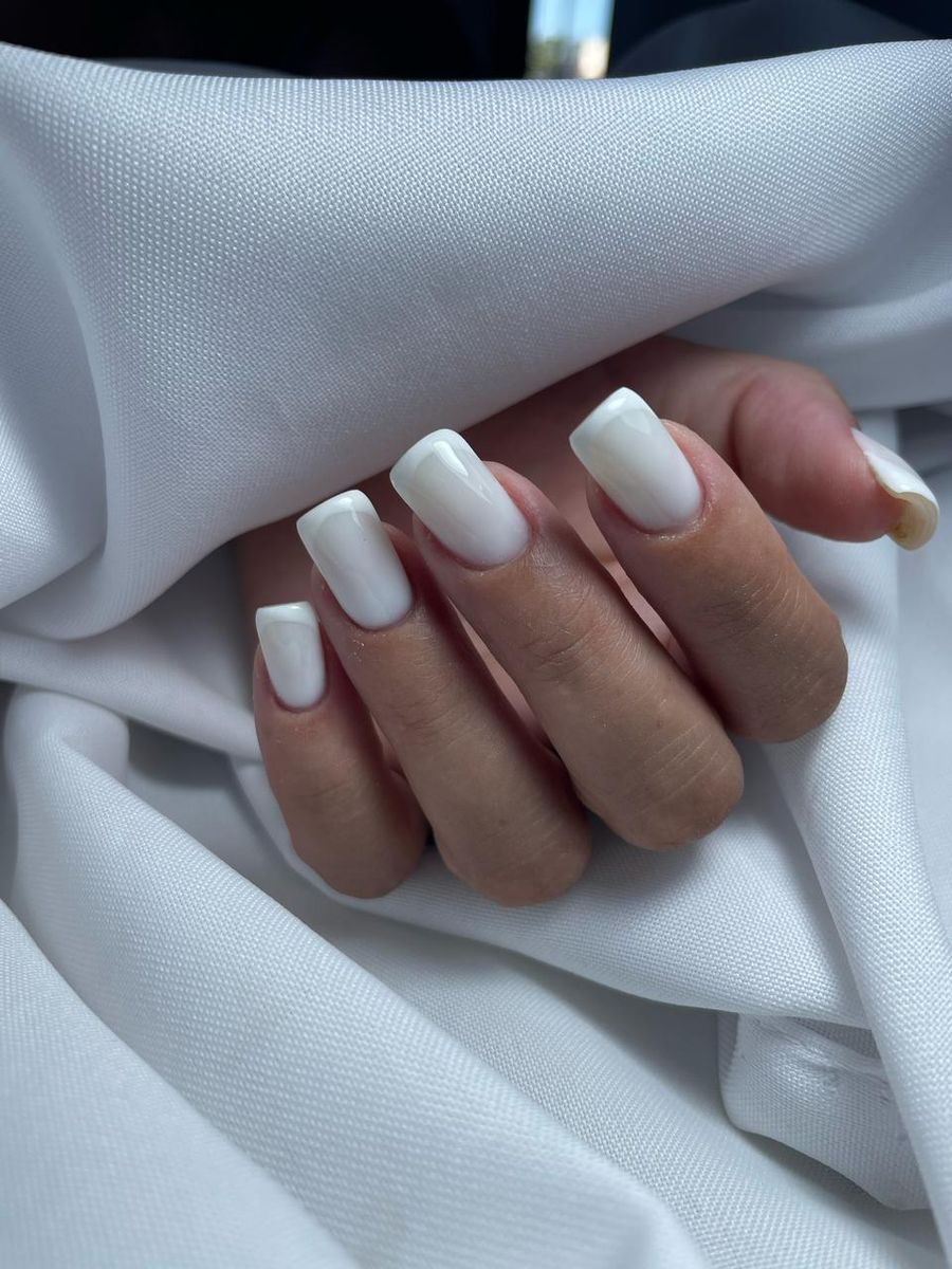 Uñas cuadradas blanco leche